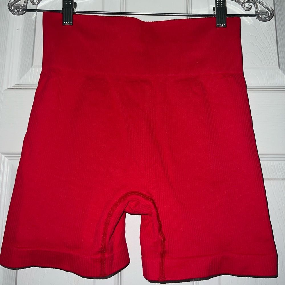 Seamless Ribbed Workout Shorts - M - Picture 2 of 4